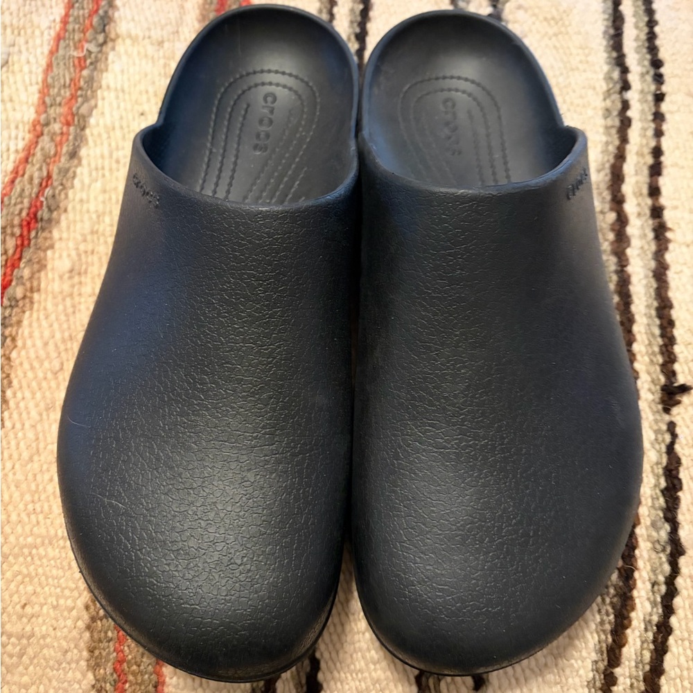 CROCS Men's Dark Gray Slip-On Sandals